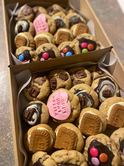 Gift box of mixed mini's 16 cookies (includes fondant cookie with note)