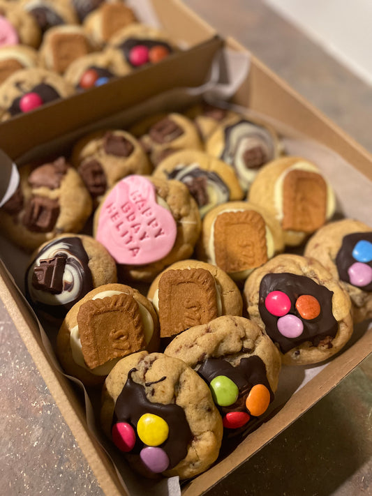 Gift box of mixed mini's 16 cookies (includes fondant cookie with note)